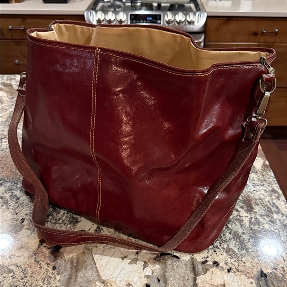 Made in Italy - Italian Leather Travel Shoulder Bag - Picture 1 of 7